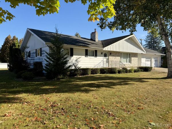 734 Oak Street, Manistique, MI 49854