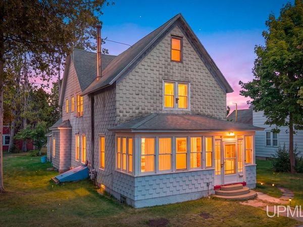 1116 Minnesota Avenue, Gladstone, MI 49837