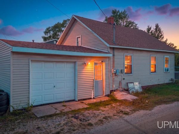 2011 N 16th Avenue, Escanaba, MI 49829