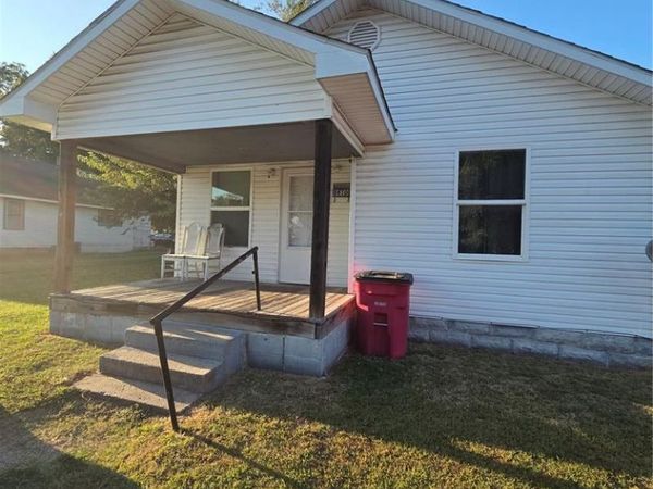 810 E Kathleen Street , Sikeston, MO 63801