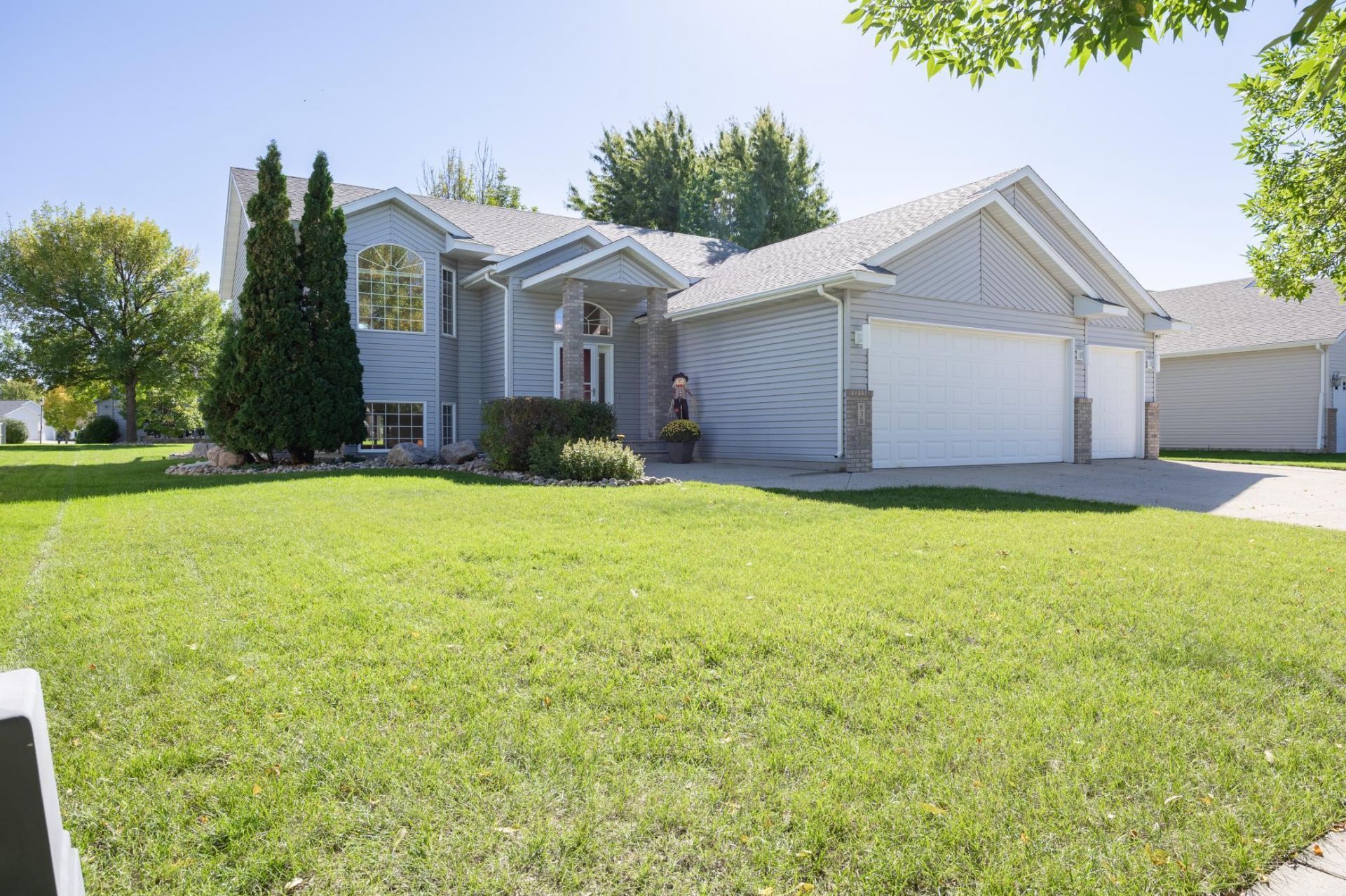 630 Wyndemere Drive, West Fargo, ND 58078 Main Photo