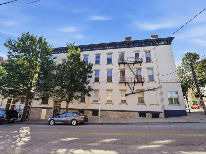 13 E University Avenue, Cincinnati, OH 45219 Photo 2