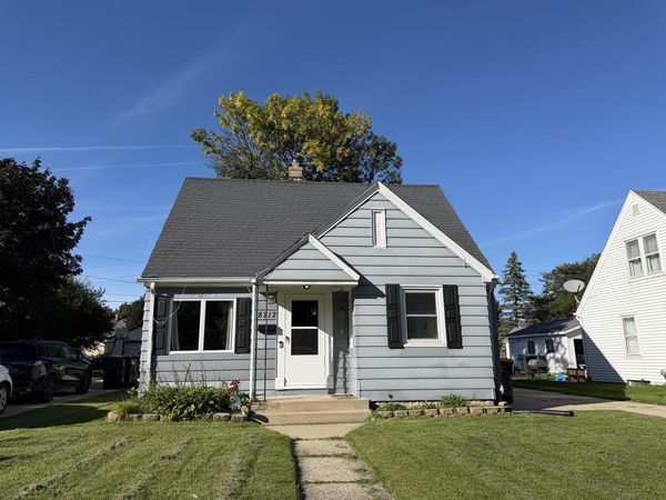 8712 W Montana AVENUE, West Allis, WI 53227