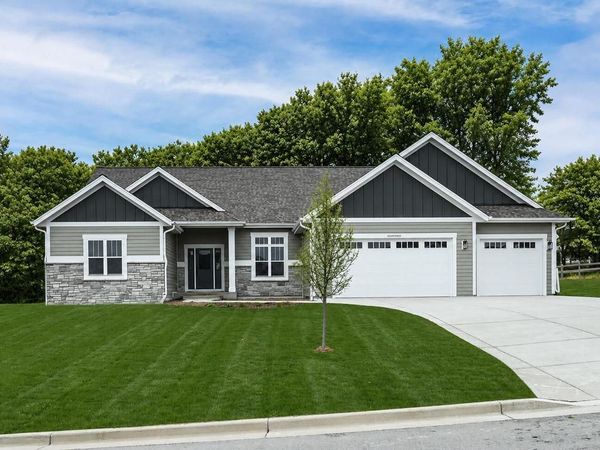 W254N5593 Crescent Hill DRIVE, Sussex, WI 53089
