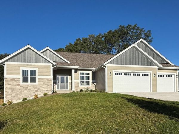 W254N5593 Crescent Hill DRIVE, Sussex, WI 53089