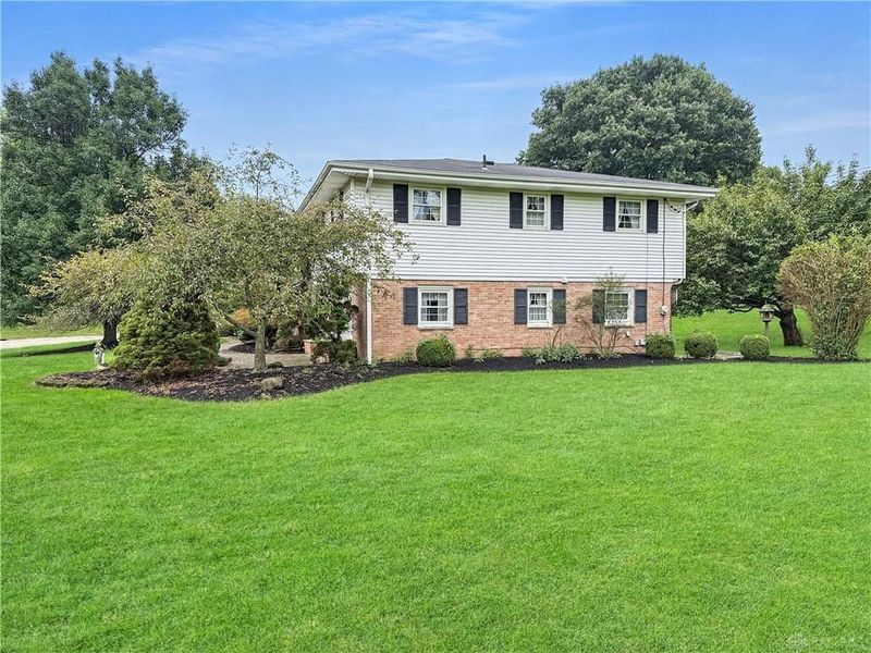 964 Bon Air Drive, Urbana, OH 43078 Photo 4