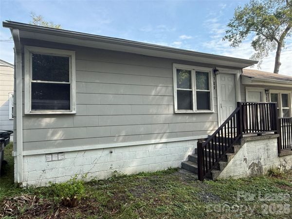 100 E Bradley Street , Gastonia, NC 28052