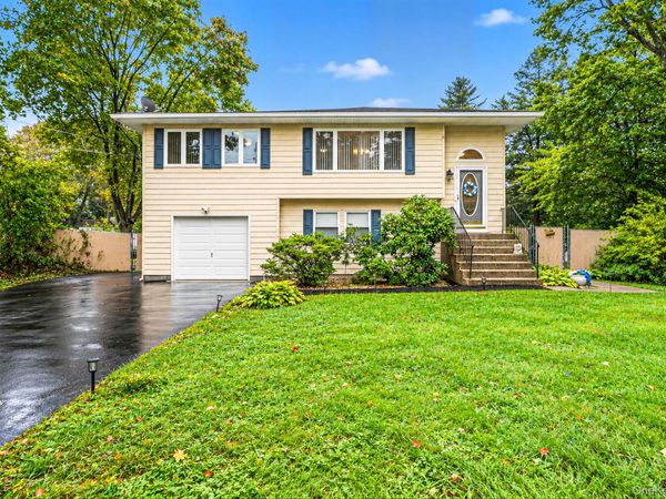 102 Robinson Avenue , Medford, NY 11763