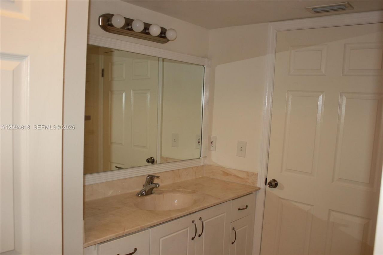 4871 Via Palm Lks, Unit 703, West Palm Beach, FL 33417 Photo