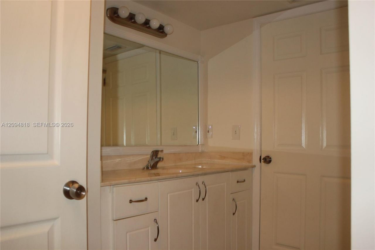 4871 Via Palm Lks, Unit 703, West Palm Beach, FL 33417 Photo