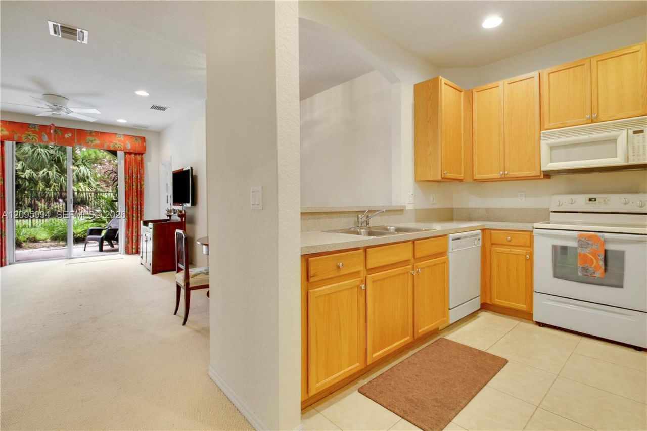 4901 Bonsai Cir, Unit 111, Palm Beach Gardens, FL 33418 Photo