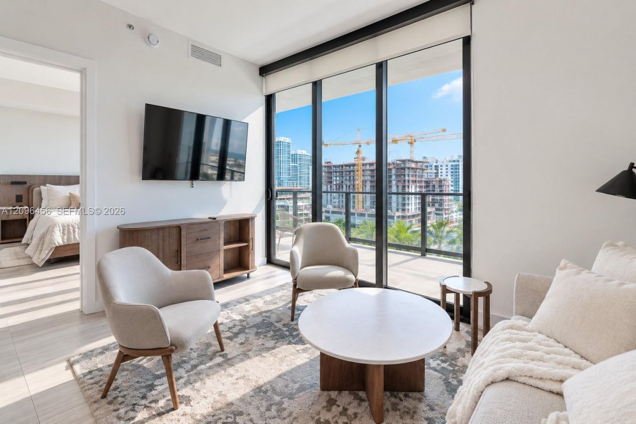 580 72nd St , Unit 804, Miami Beach, FL 33141 Photo