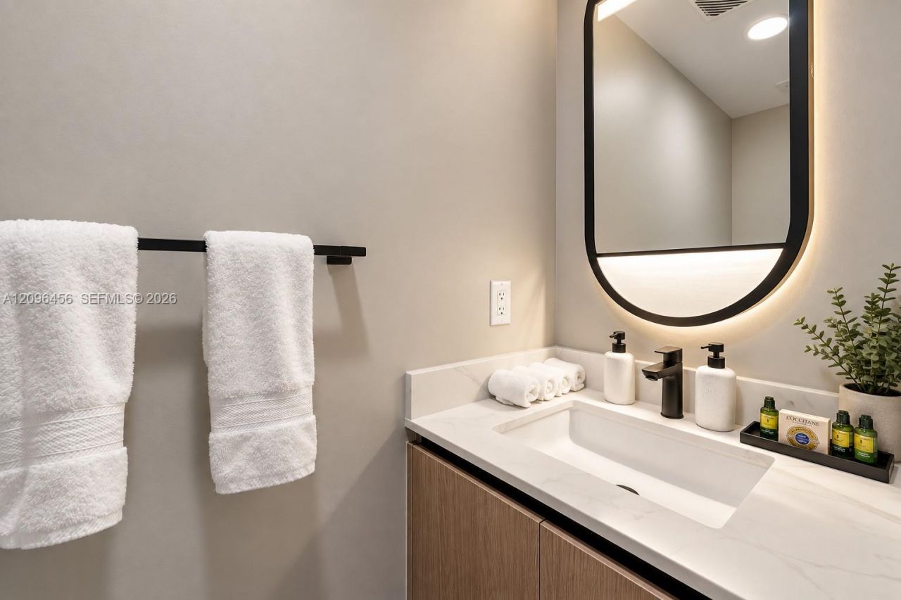580 72nd St , Unit 804, Miami Beach, FL 33141 Photo
