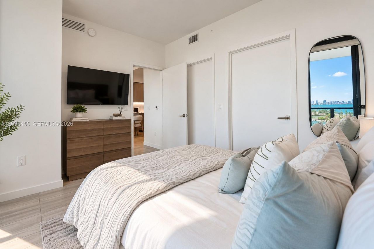 580 72nd St , Unit 804, Miami Beach, FL 33141 Photo