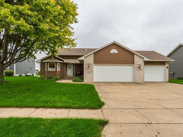 1804 Jack Nicklaus Dr, Elk Point, SD 57025