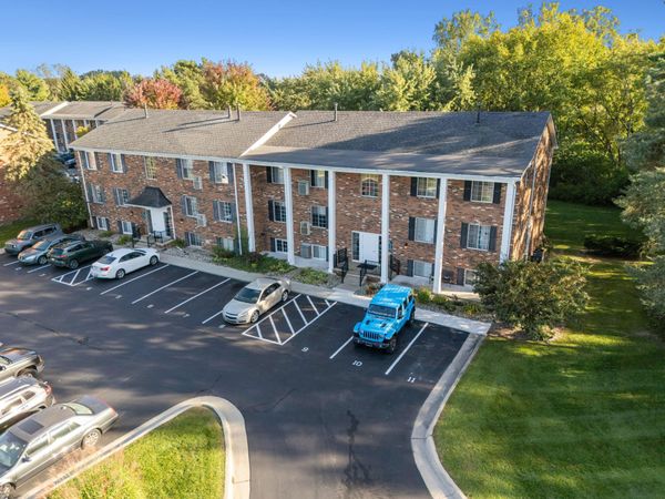 515 W Highland Road, Unit E6, Howell, MI 48843