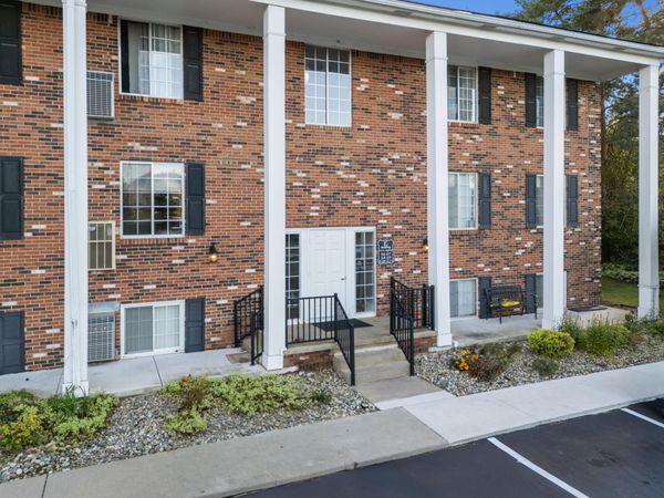 515 W Highland Road, Unit E6, Howell, MI 48843