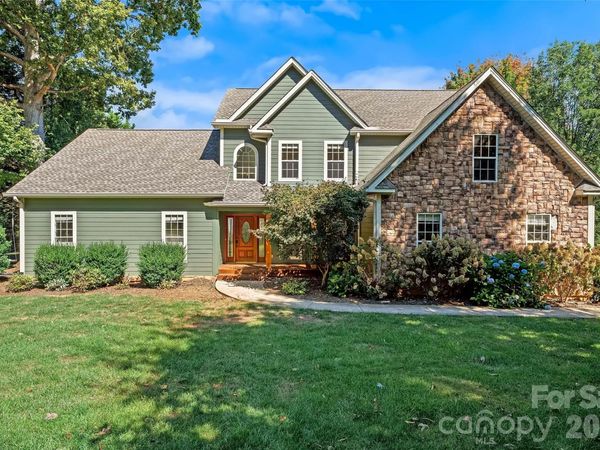 107 Berry Hill Drive, Hendersonville, NC 28791