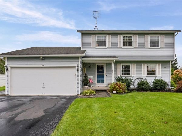 38 Woodstock Lane, Brockport, NY 14420