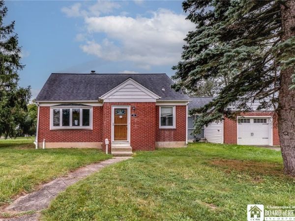 51 Pinevale Court , Buffalo, NY 14225