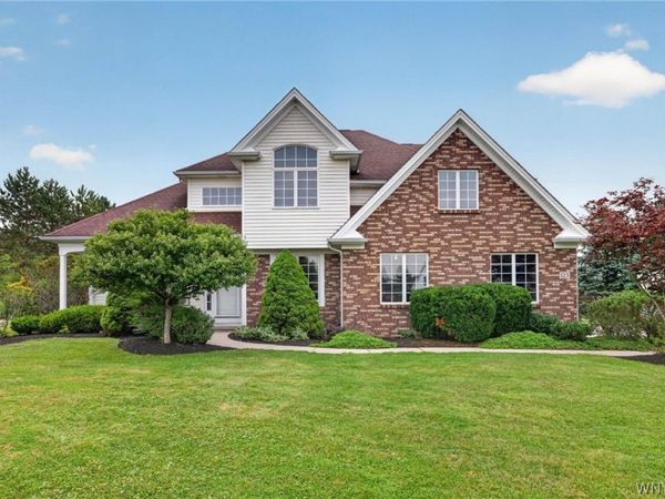 123 Ashwood Lane , Orchard Park, NY 14127