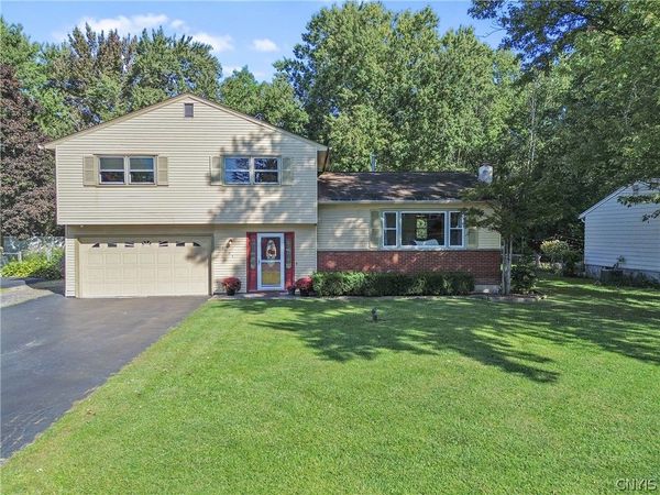 4775 Black Oak Drive , Liverpool, NY 13088