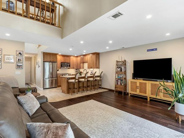 75 Fox Court , Manorville, NY 11949