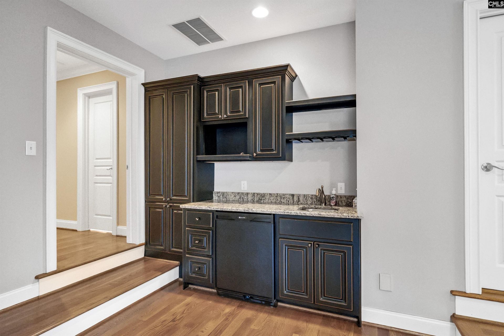 824 Beltline Boulevard Photo 47