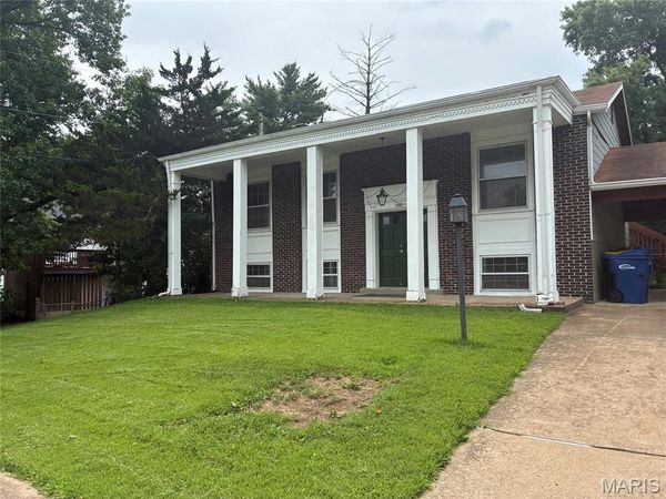 396 Genoa Drive, Ballwin, MO 63021