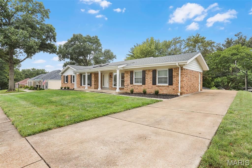 214 Glen Cove Drive, Chesterfield, MO 63017 Main Photo