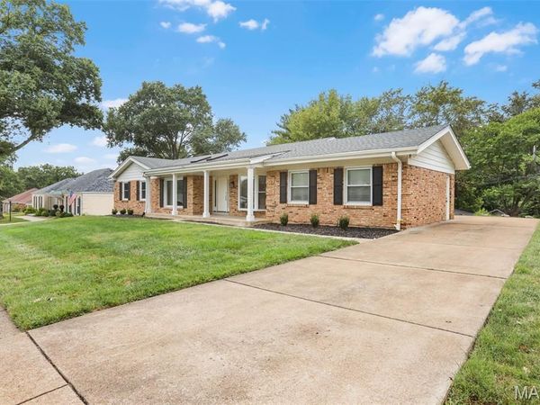 214 Glen Cove Drive, Chesterfield, MO 63017