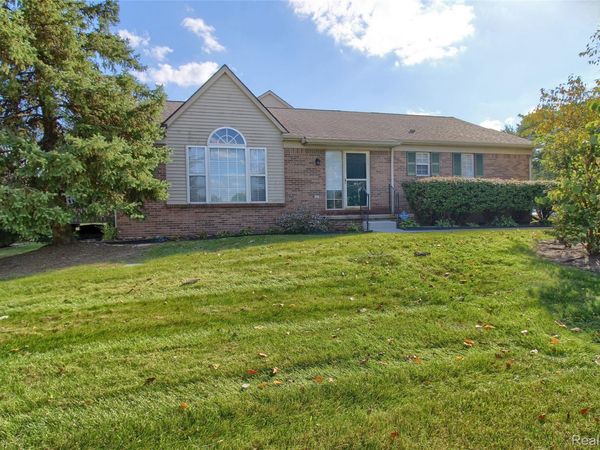 105 S Farmington Road , Westland, Mi 48186