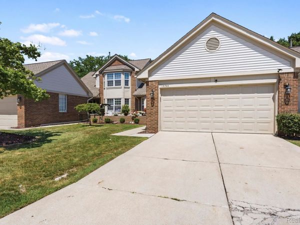 15744 E Golfview Drive W, Riverview, Mi 48193