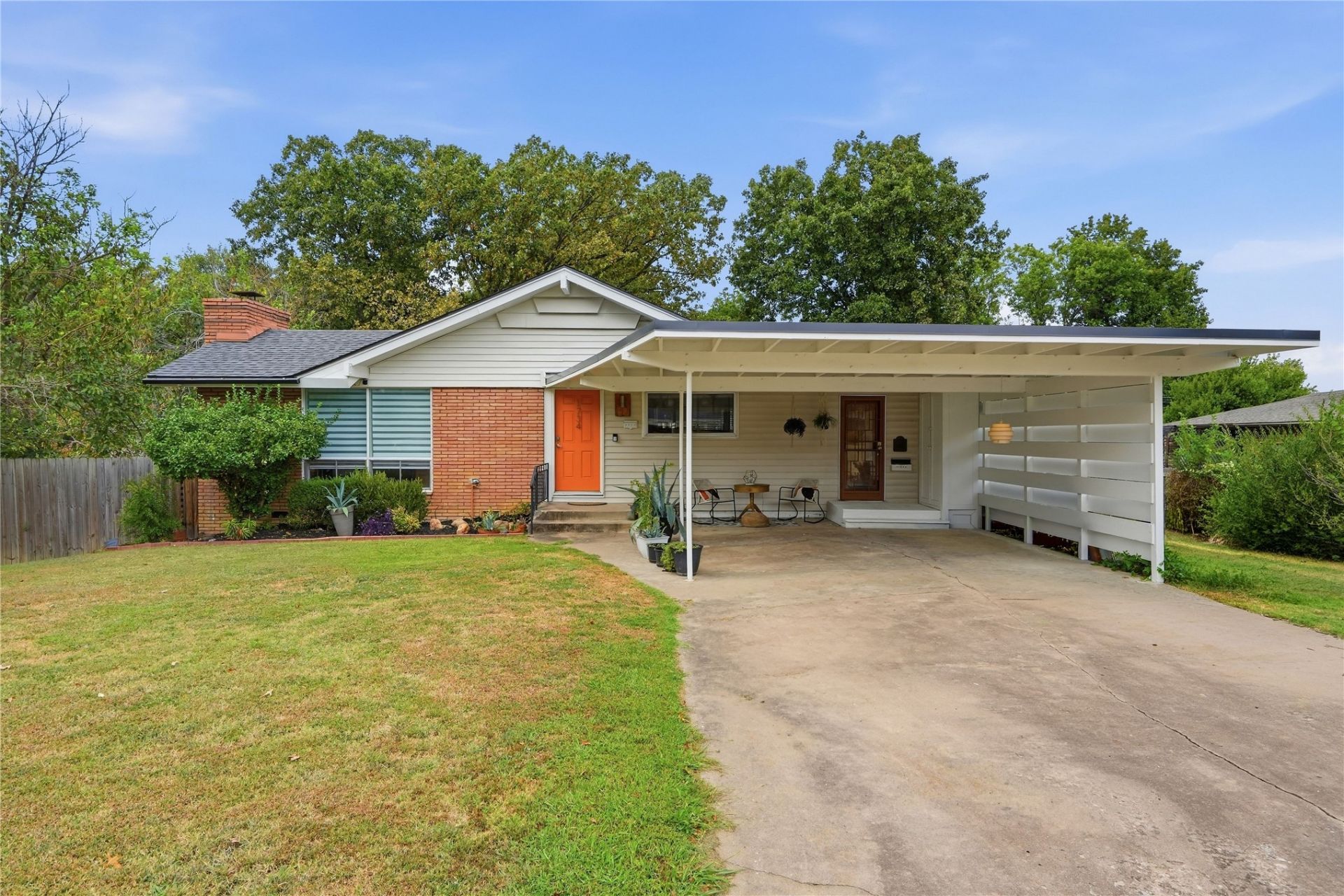 1734 S Erie Avenue, Tulsa, OK 74112 Main Photo