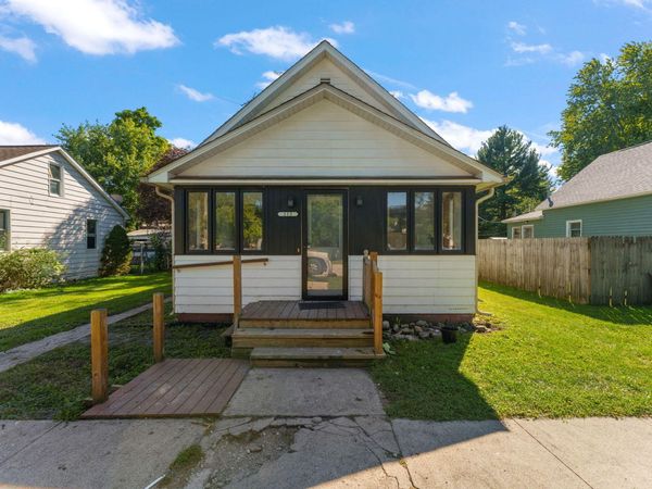 112 W Ohio Street , La Crosse, IN 46348