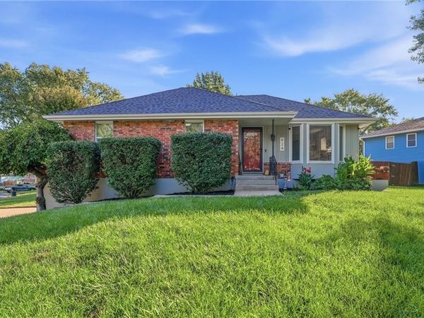 924 SW Speas Drive, Blue Springs, MO 64014