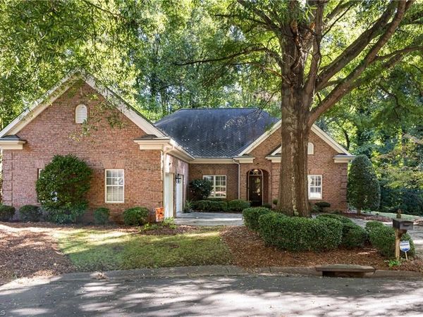 1264 Stadler Ridge Road , Winston-Salem, NC 27106