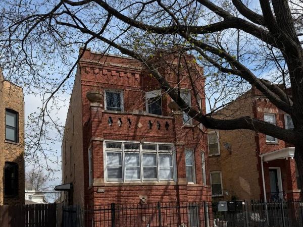 3936 W Cornelia Avenue , Unit 1, Chicago, IL 60618