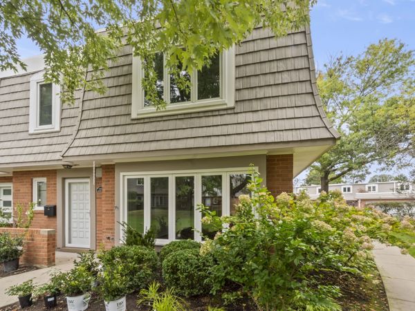 1491 Avignon Court , Highland Park, IL 60035