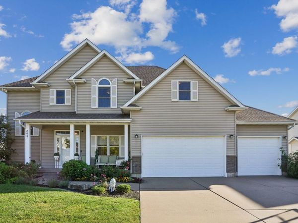 2631 E 58th Street , Davenport, IA 52807