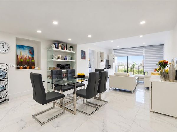 20301 W Country Club Dr , Unit 930, Aventura, FL 33180