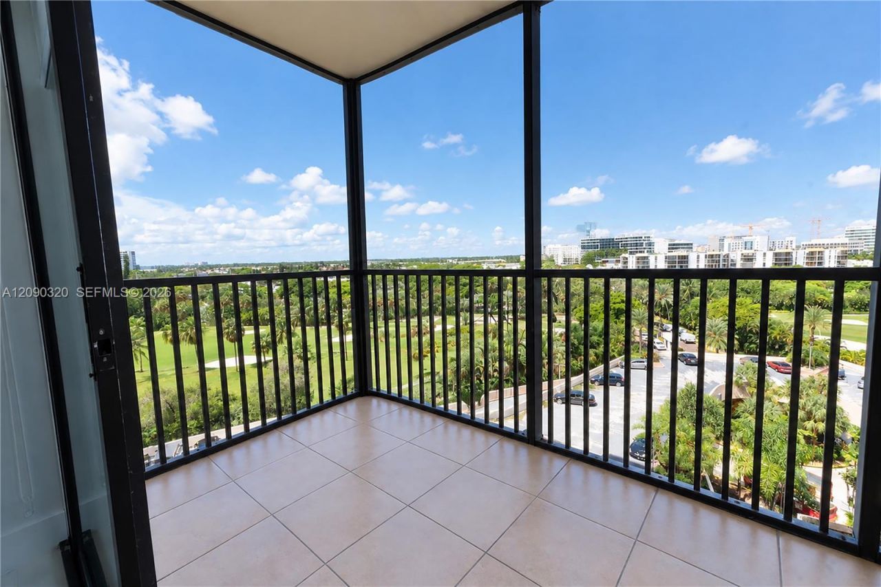 20301 W Country Club Dr , Unit 930, Aventura, FL 33180 Photo