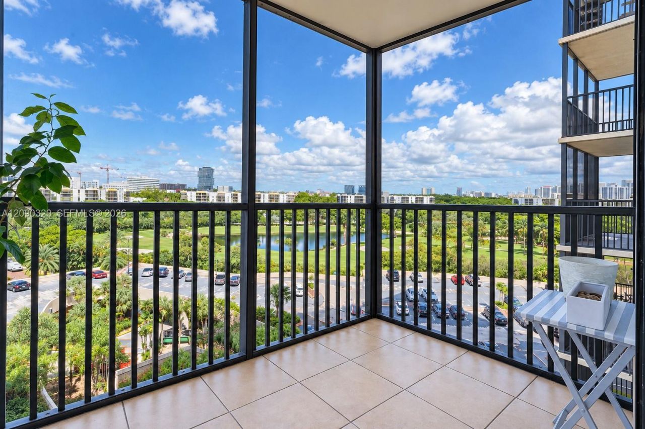 20301 W Country Club Dr , Unit 930, Aventura, FL 33180 Photo