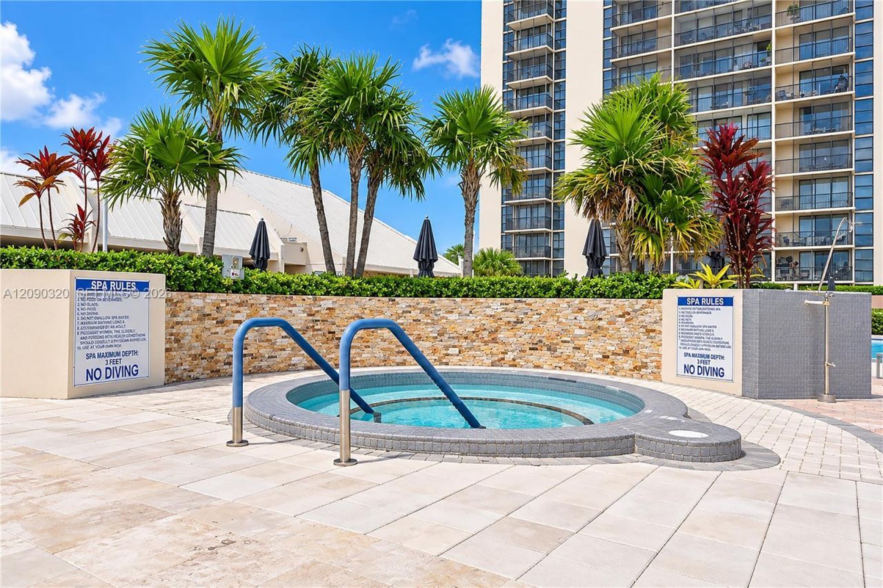 20301 W Country Club Dr , Unit 930, Aventura, FL 33180 Photo