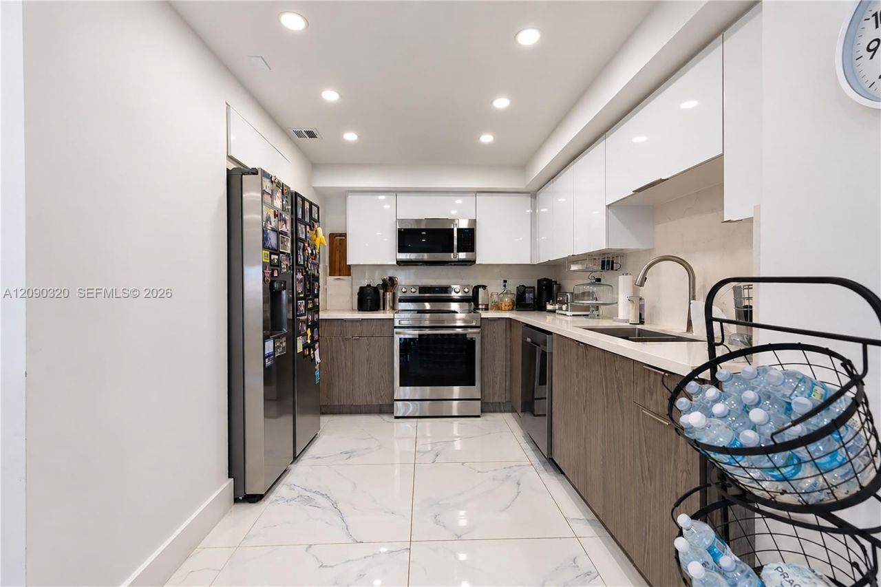 20301 W Country Club Dr , Unit 930, Aventura, FL 33180 Photo