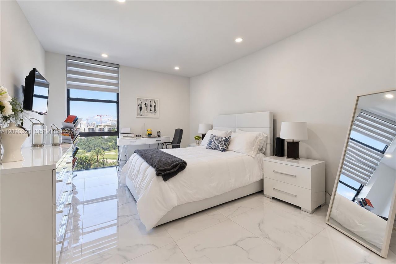 20301 W Country Club Dr , Unit 930, Aventura, FL 33180 Photo