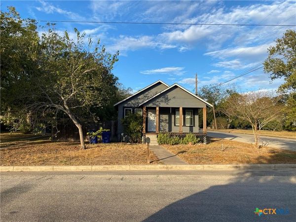 303 Avenue I Corner , Shiner, TX 77984