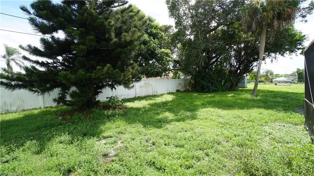 320 Hollywood St , Lehigh Acres, FL 33936 Photo