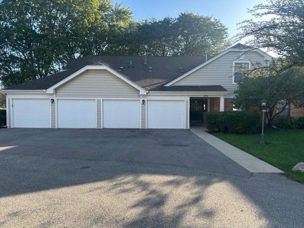 270 Kings Mill Court, Unit A1, Schaumburg, IL 60193