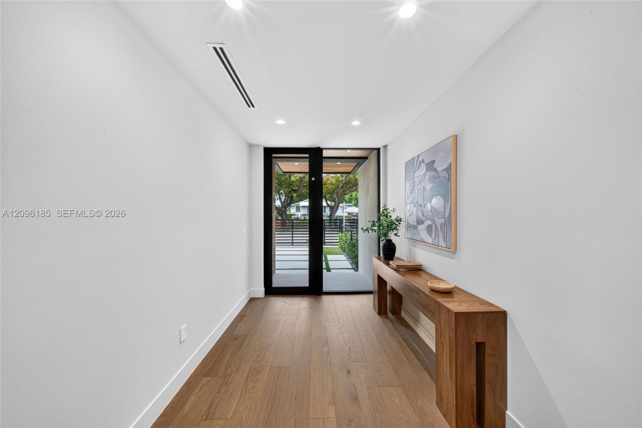 925 SW 10th Ave , Miami, FL 33130 Photo